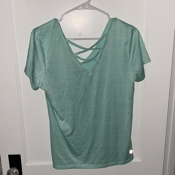 Workout top - Picture 2 of 3